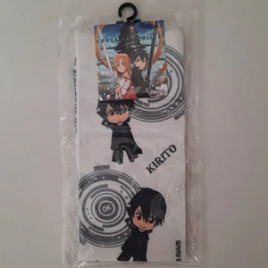SAO Strumpor - Loot Crate exclusive strumpor med Kirito från Sword Art Online. Oanvända, onesize men ser ut att vara storlek 36-42.