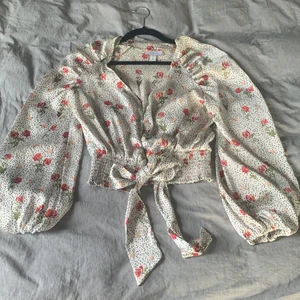 Topshop blus - Jätte söt blus som är väldigt fin i midjan #snatched