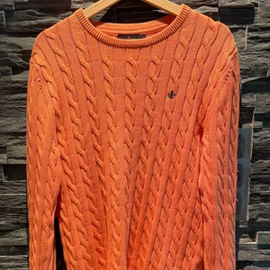 Morris tröja - Morris sweatshirt (Storlek: S). Säljs pågrund av att jag vuxit ur den. 