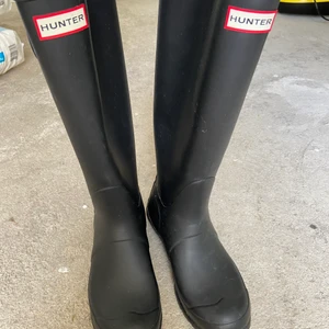 Hunter stövlar - Svarta Hunter gummistövlar. Stl. 38. Knappt använda.