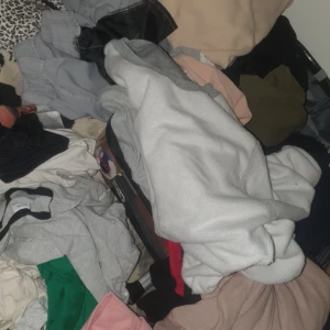 Klädpaket - Stor klädpaket kom med bud allt i storlek S,M