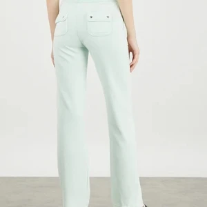 Juicy byxor  - Säljer dessa nästan helt oanvända juicy byxor, passar både xs och xxs. Först till kvarn! 