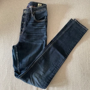 Jeans från JC storlek M  - Är i väldigt bra skick, i längd 32! Finns att hämta i Järfälla och postar även. Köparen står för frakten (spårbar frakt 66kr)🌺