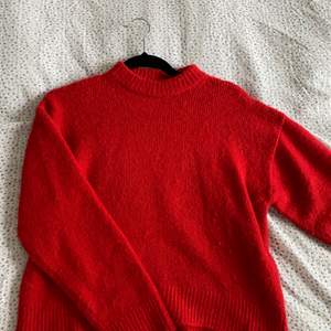 Röd stickad tröja från Zara. Strl S. 150kr