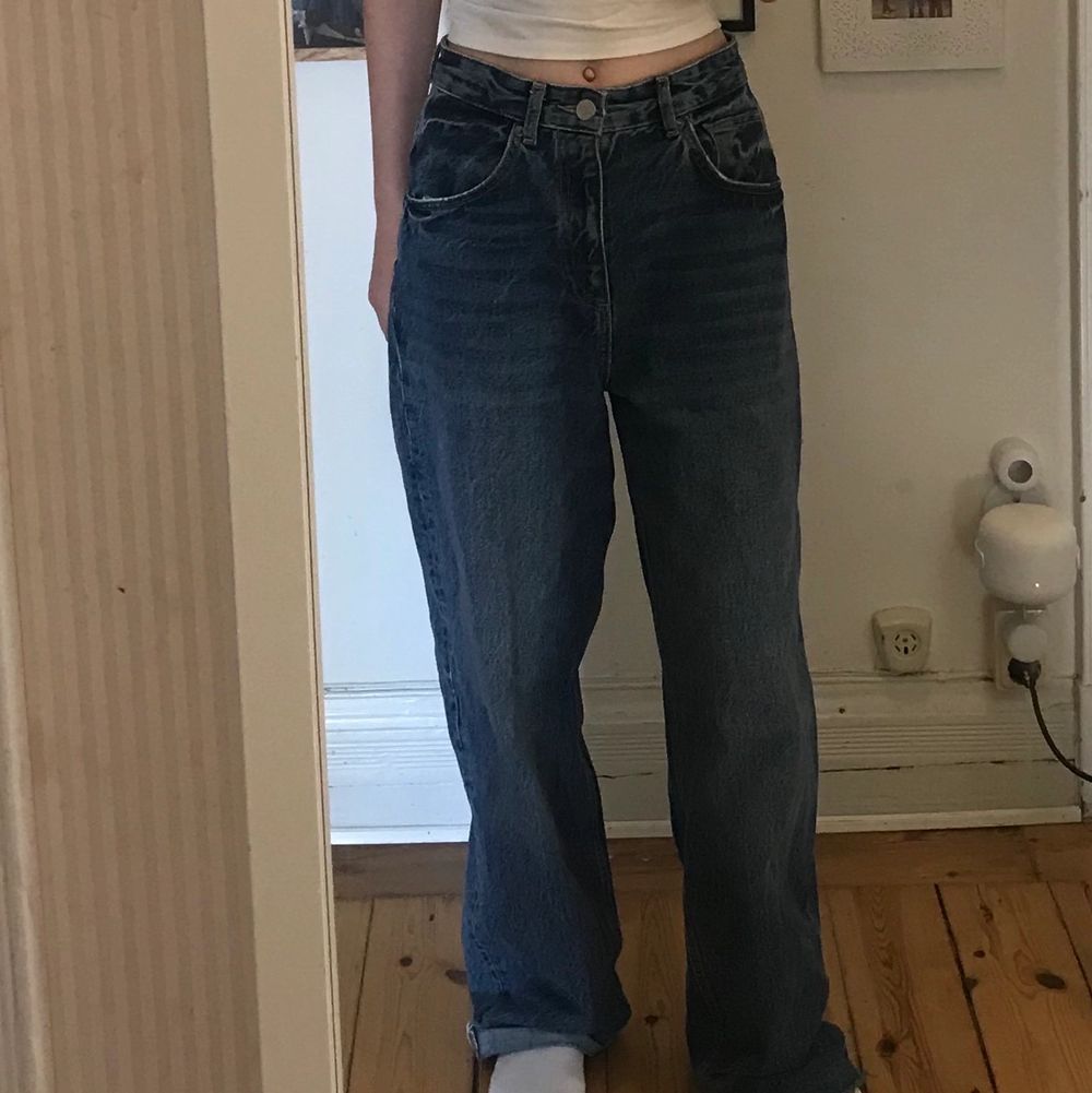 Ett par jättefina jeans från Pull&Bear💛. Jättefina och är bra i längden på mig som är 168. Jeans & Byxor.