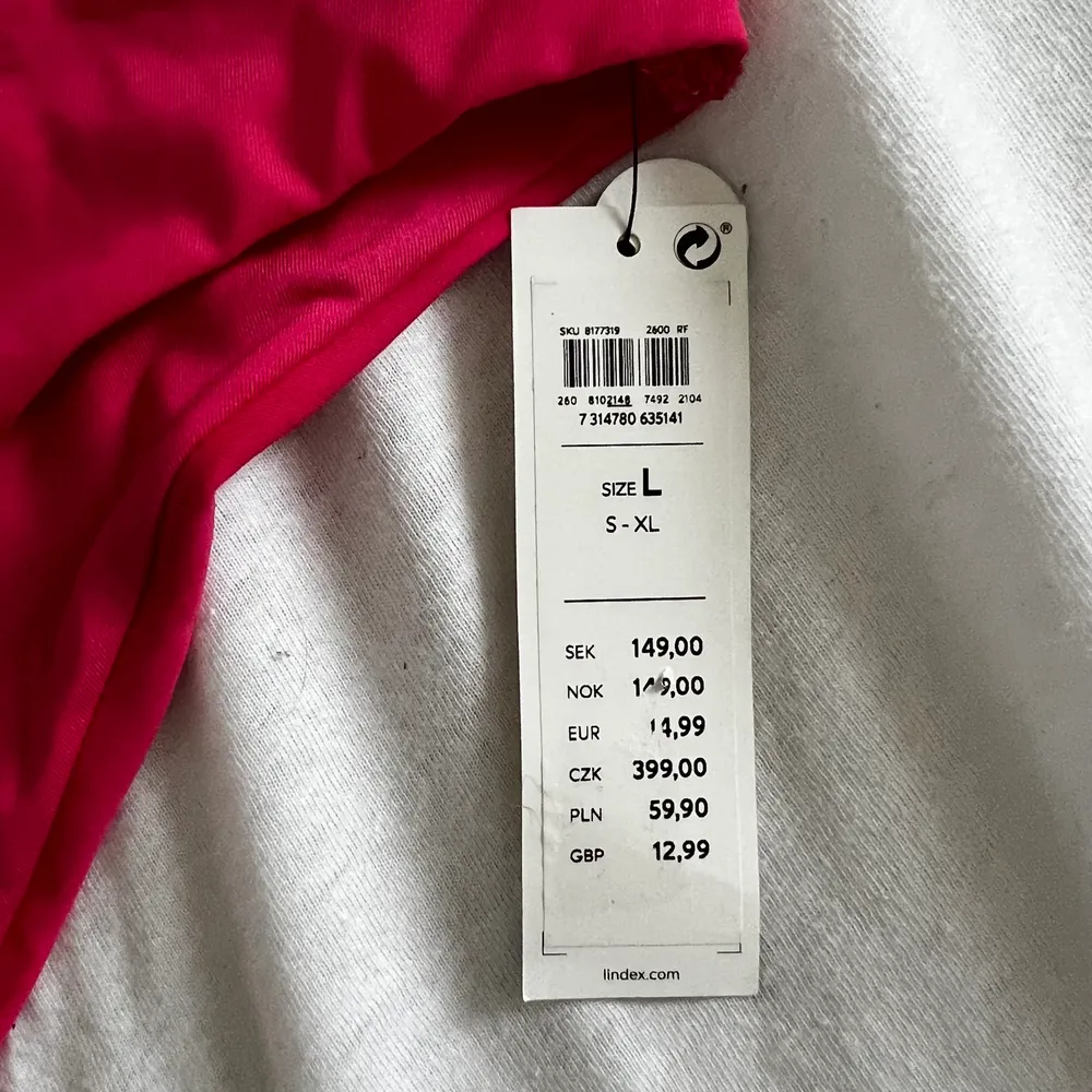 Helt nya och oanvända rosa bikini trosor (brazilian) från Lindex. De är lite ljusare än vad de ser ut på bilden! Storlek L, 55kr + frakt ❤️ . Muu.