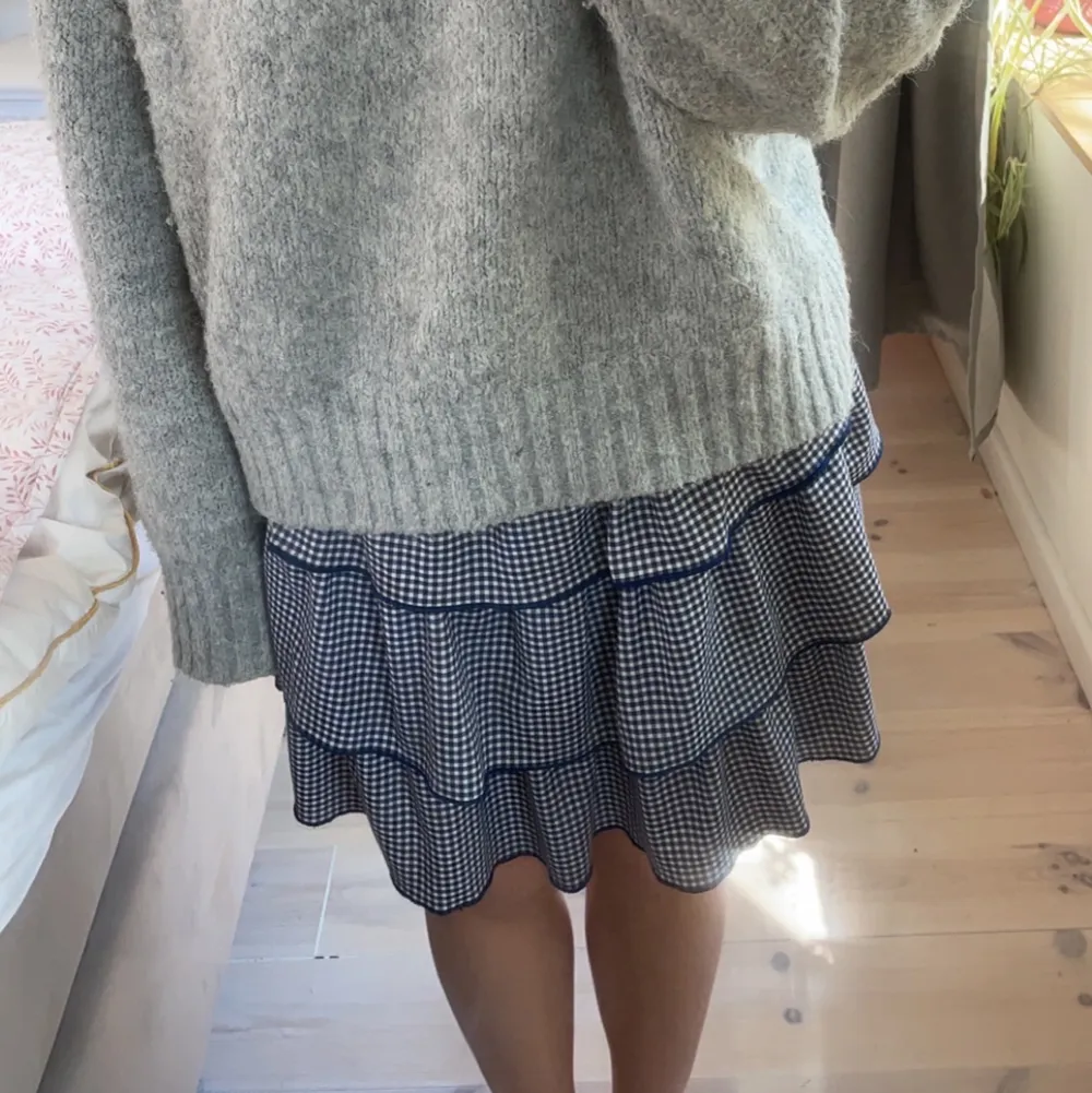 Perfektaaa kjolen till sommaren!! Köpte på zara för ungefär 2 år sedan men är fortfarande i bra skick💞💞. Kjolar.
