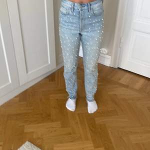 Coola jeans! Modellen är 165cm🥰