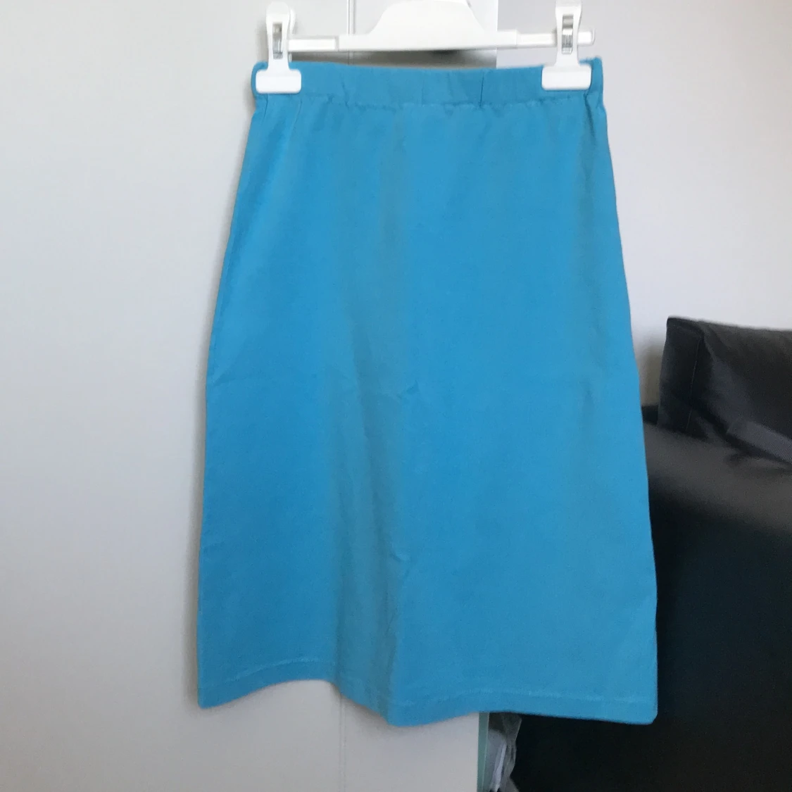 Skräddarsydd längre kjol, blå