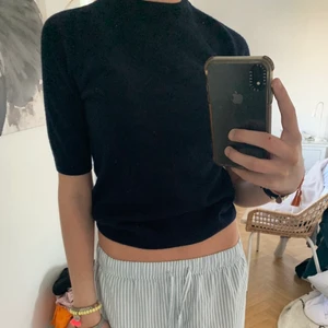 Kashmir t shirt marinblå💙 - Supersnygg cashmere t shirt från hm i storlek xs men passar S också💓