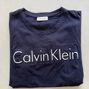 T-shirt från Calvin Klein Storlek S Använd men i gott skick