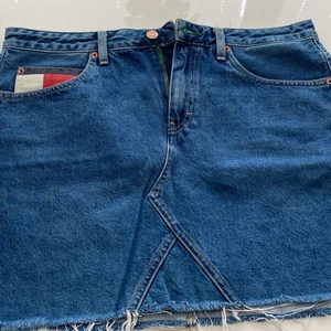 Tommy Hilfiger  - helt ny Tommy kjol aldrig använd