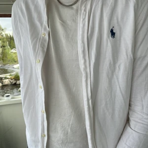 Skjorta - skjorta från ralph lauren i storlek M