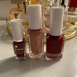 Tre nagellack i olika färger och i olika märken. Har använt fåtal gånger men som ny. Säljer 10kr styck