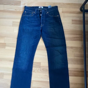 Levis 501 - Levis 501, storlek: 31 x 34, nyskick, pris: 350kr, fritt fram att ställa frågor och offer!😁