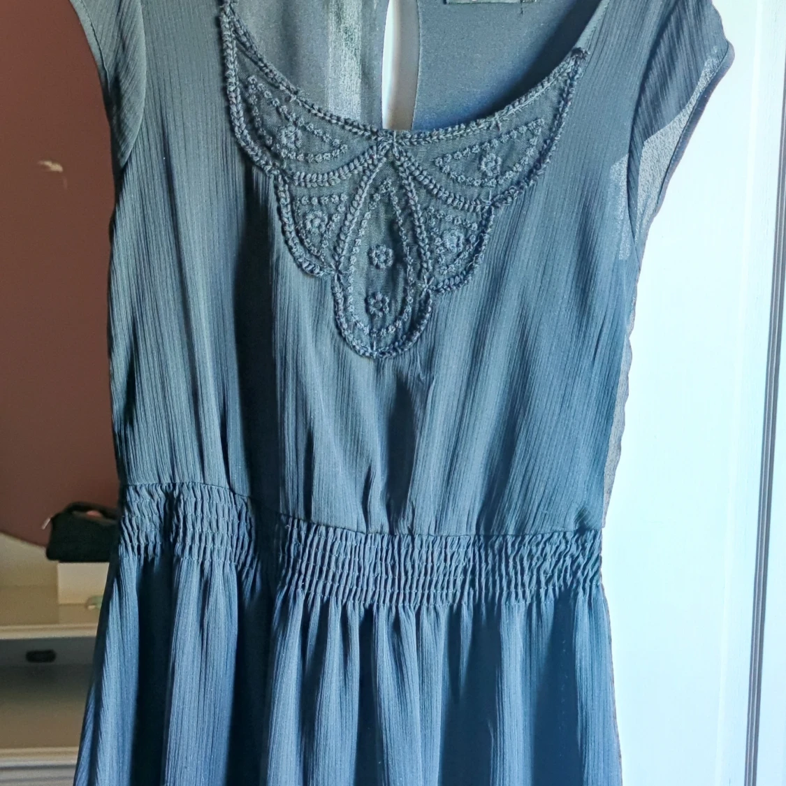 Fin silke svart klänning - 90