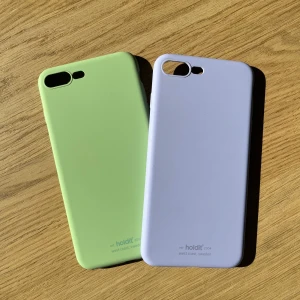 Holdit iPhoneskal 7/8 plus - Två jättehärliga Iphonskal från Holdit som passar både 7&8 plus. Knappt använda och i väldigt bra skick! 70 kr/styck (+frakt)🥰