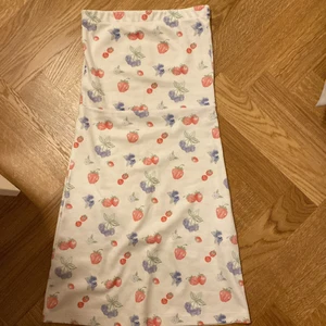 Klänning från djerf avenue - Säljer denna jättefina klänning från djerf avenue. Jätte bra skick och nästan aldrig använd. Strl xxs.