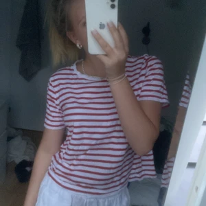 Randig tröja  - Skit snygg randig tröja från zara i storlek S knappt använd (använd ej köp direkt funktionen)