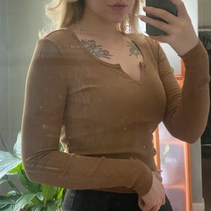 Brun, långärmad topp - Brun, långärmad topp från Ginatricot, mycket sällan använd, storlek XS