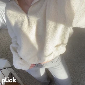 Fluffig tröja från Gina Tricot - Tröja i nyskick 