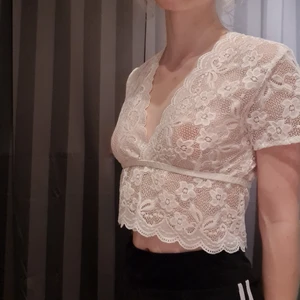 Sexig top  - Den är köpt från shein och har aldrig använts. Den är väldigt genomskinlig