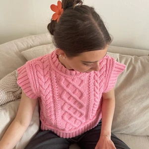 Rosa stickad väst  - Rosa stickad väst. Använd 3gr :( 