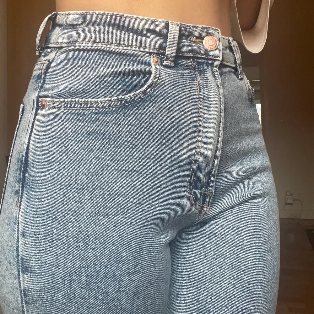 Helt nya jeans! Aldrig använd då jag inte passade i dem. . Jeans & Byxor.