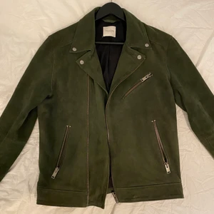 Suede Jacket Selected Homme M - Som ny, använd max 5 ggr  Köpt på NLYMAN för 2599kr