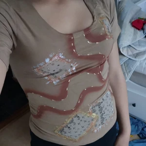 2002 tröja xs-s - Sen brun tröja. Den här en jätte bra matrial är fint på låg midjade byxor kanske. 