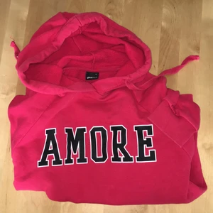 Hoddie - Hoddie från Gina. Storlek XS. Röd Använt, men fint skick.  Köparen står för frakten. 