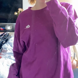 NIKE HOODIE - Lila nike hoodie i st M