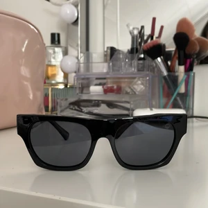 Solglasögon  - Snygga solglasögon från zalando. Aldrig använda!❤️ Nypris:499kr Köparen står för frakten!