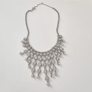 Smycke halsband  - Supefint halsband för finare tillställningar. Jättefint skick.  150kr pp 24kr 