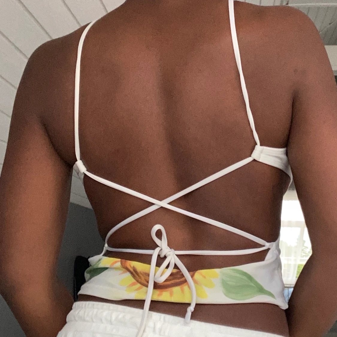 Croptop med öppen rygg  - 91