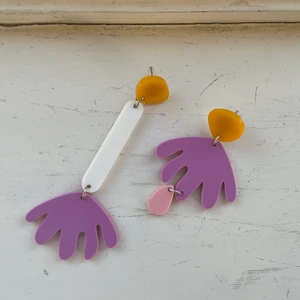 Girl Crush Bling örhängen - Skitfina örhängen från Girlcrushbling! Dessutom i toppenskick, precis som nya. Säljer då jag tröttnat :)  Köparen betalar frakt & ansvarar inte för postens slarv ☺️