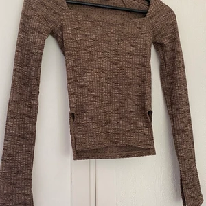 Långärmad tröja - Fin, bara använt en gång. Köparen står för frakt