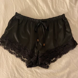 Shorts med spets - Aldrig använda pgr fel storlek Stl S