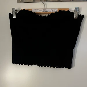 Tipp - Säljer nu en tub topp från zara i storlek S. Säljer pga att den inte kommer till andvändning längre 