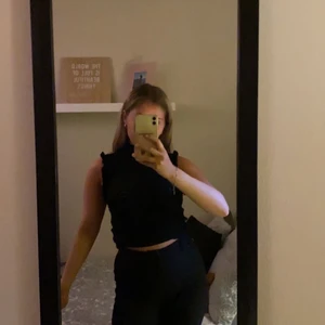 Topp - Säljer denna stickade toppen. Aldrig använd. ‼️Tryck inte på köp direkt.