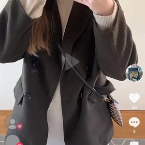 Zara Jacka - Säljer nu min fantastiskt fina mörkgröna jacka från Zara då jag ska köpa en ny vinterjacka❤️ Jackan är sparsamt använd och utan defekter ❤️ Nypris:599kr