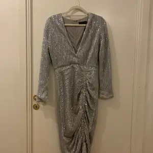 Glitter klänning från Lavish Alice nyskick storlek 38