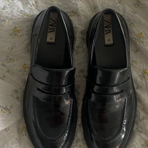 Loafers  - Svarta loafers i storlek 39. Gott skick. 