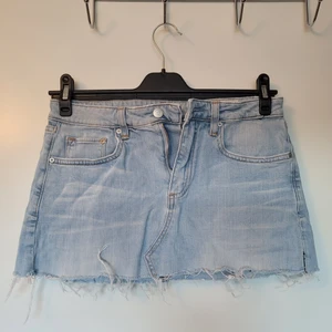 Jeanskjol - Helt vanlig jeanskjol från Crocker som är klippt till kortare!!🦋 Mått: midja:40 längd: 30