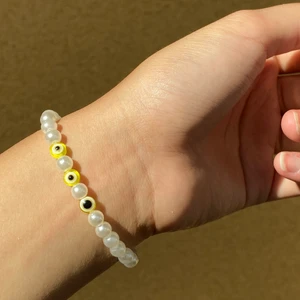 Gult Evil eye pärlarmband 🐣 -  Evil eye Kollektion 🧿 * 25kr per armband exklusive frakt! * Flera olika färger * Vill du ha ett mix-färgat armband? Gärna! Du väljer precis allt. * Köper du 1 armband = 25kr , köper du 2 armband = 45 kr