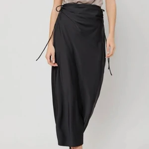 Satinkjol - Fin satinkjol använd fåtal gånger 