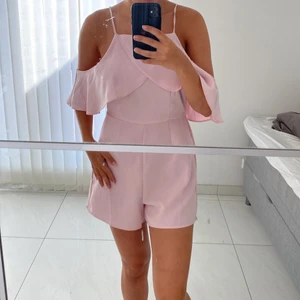 Jumpsuit - Aldrig använd endast testad då det inte är min stil riktigt 