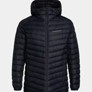 Peak performance jacka - Säljer pga att jag inte fick någon användning för den förra året, perfekt höst men även vinter jacka, inga defekter köpt för 2 800kr säljer för 1200kr pris kan diskuteras, skriv för mer bilder eller frågor💕