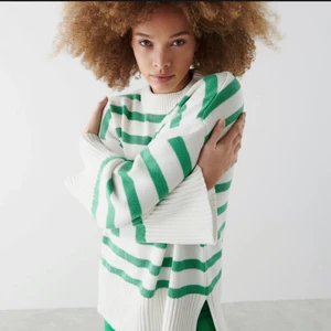 Ohio knitted sweater - Missat att retunera ett helt paket med saker som ej passade ifrån Gina tricot. Så tänkte nu försöka sälja de här! Denna superfina stickade tröja passar både nu till de sista sommarkvällarna, men går även lika bra att ha i höst. 🥰🥰 