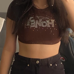 Honey Shein tröja - Brun croppad tröja från shein i strl XS. Aldrig använd då den är för liten för min smak. Köparen står alltid för frakt🥰